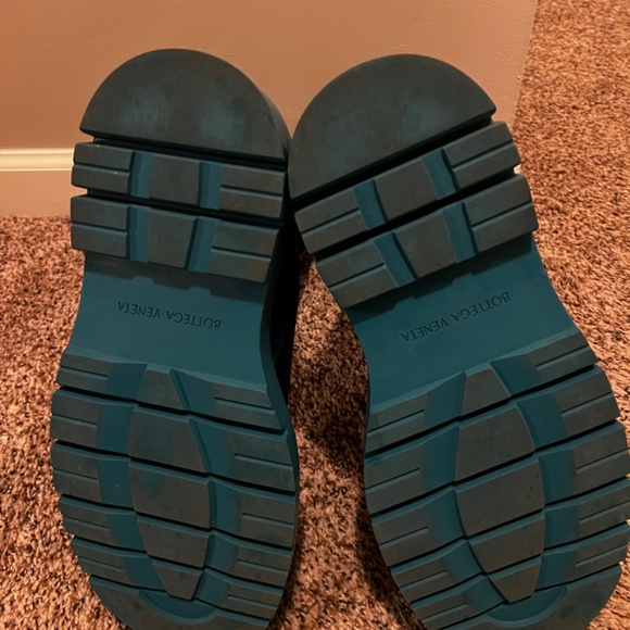 Bottega Veneta Mens Black Tire Boot Teal Soul